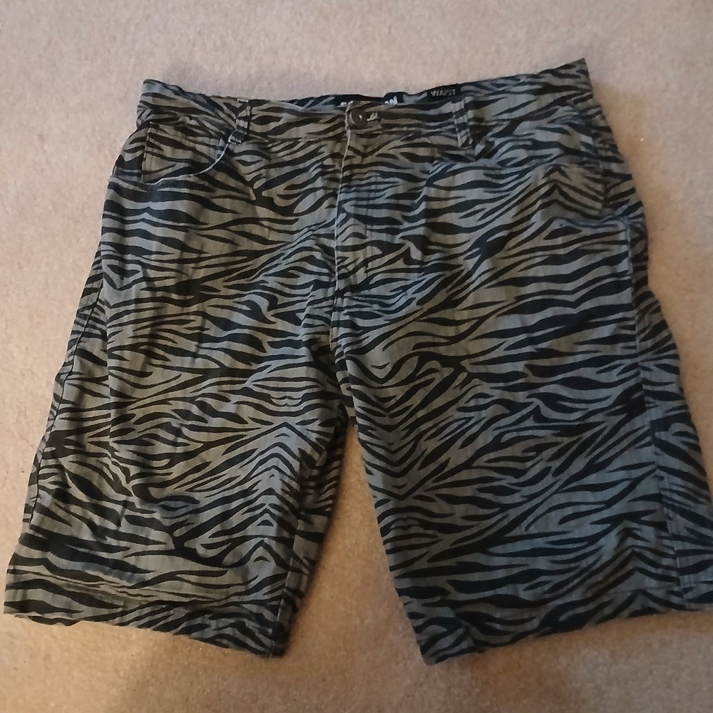 Evolution Denim Artisan Zebra  Shorts Men's 40 Skater Hip Hop Y2K. FL